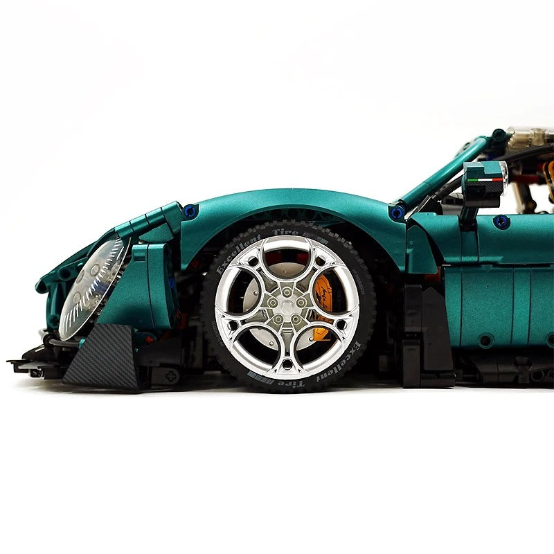 GULY-10621 1:8 Sports Car Alfa Romeo Chrome Version Building Block Set 4208pcs Adult Collector Collectible Model Kit