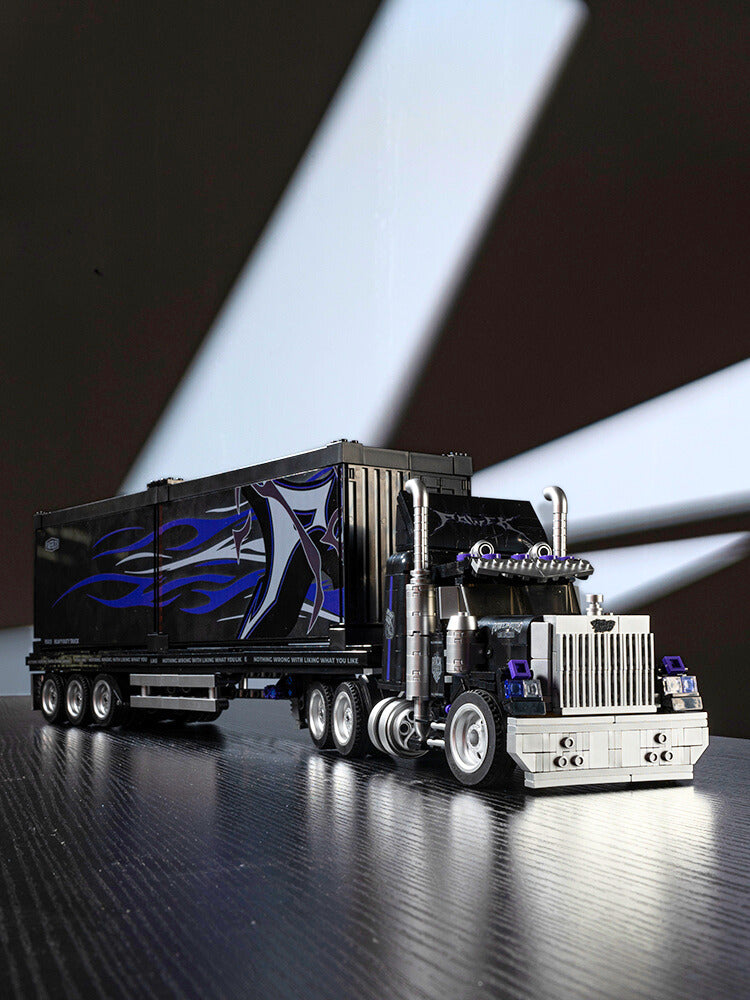 Retro American Semi Truck: Heavy-Duty Cab Building Set 1531pcs