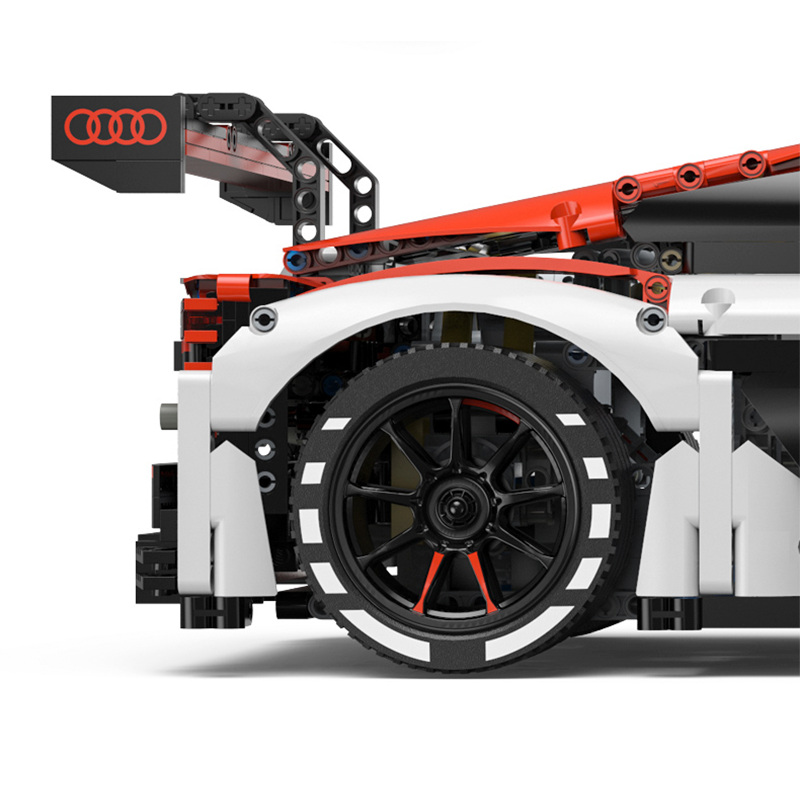 R8 The Audi’s Flagship Supercar with Racing DNA 3300pcs